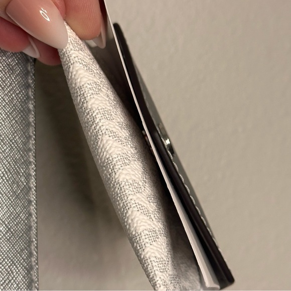 Michael Kors Silver Women's Bag Purse with Cardholder NWT - Picture 6 of 10